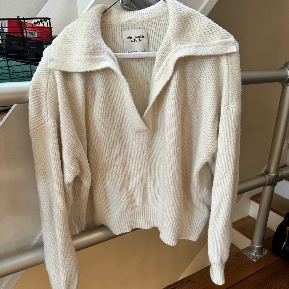 Abercrombie and fitch women’s sweater